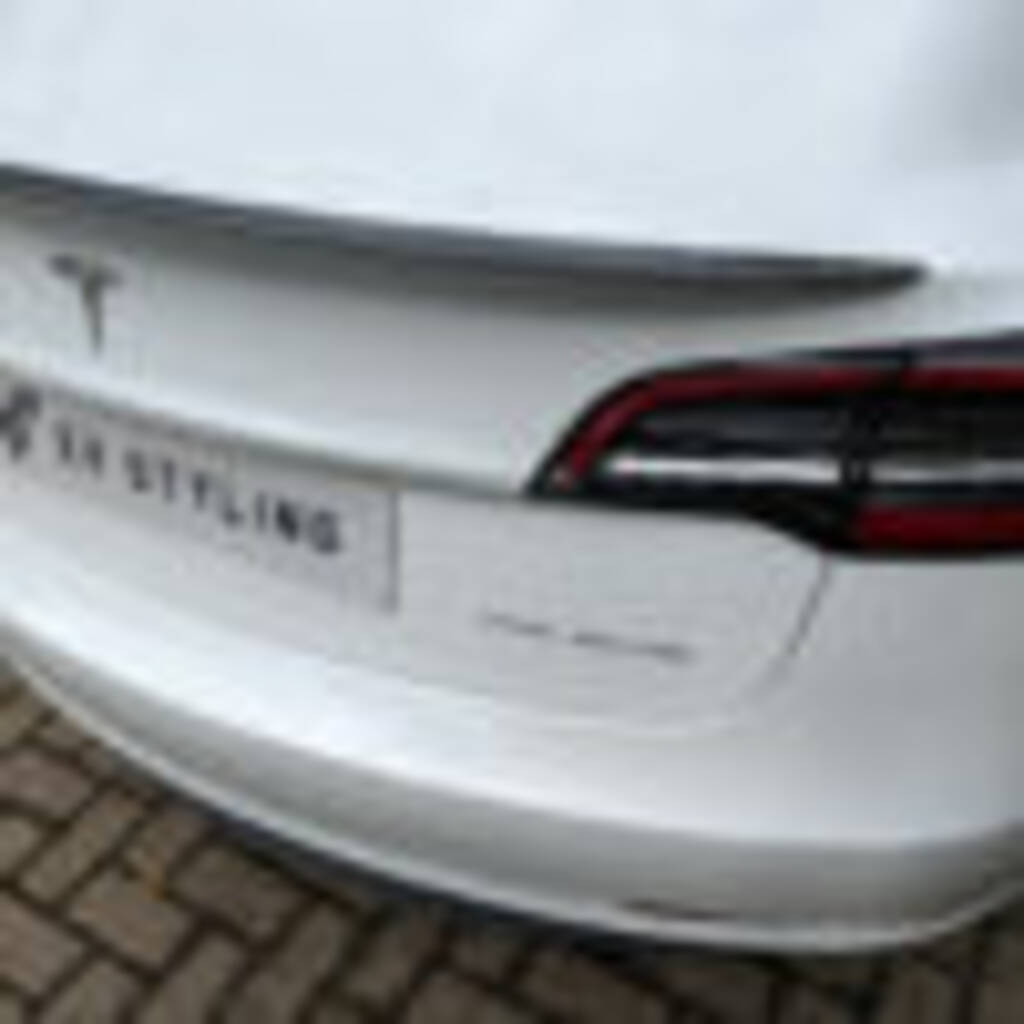 Tesla model 3 carbon fibre rear spoiler